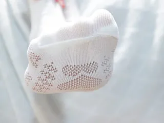 猫咪av站高分作品推荐：温柔学姐的玉足福利