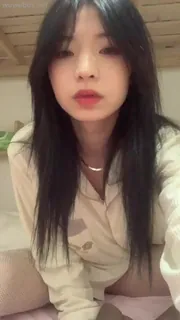 91视频推荐：大学生在宿舍拍视频给主人看 手机在线播放