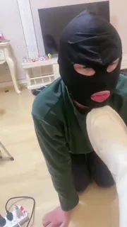 贱狗跪地服侍女主人 - 高清流媒体极速加载