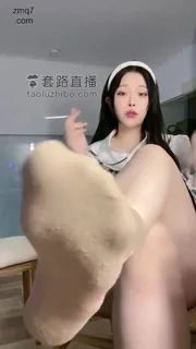 猫咪av站高分作品推荐：极品御姐的美腿骚话