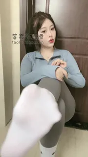 可爱白袜骚货玉足 手机浏览器流畅观看预览