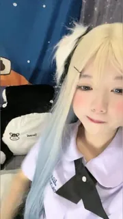 91社区热议作品：#主播 乖乖小白兔卡哇伊极品美少女JK装开档丝袜多毛骚逼塞跳蛋近距离特写2。 实拍