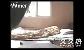 #打电话   大学生女孩做爱途中接同学电话边做边聊 手机浏览器流畅观看预览