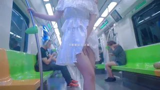 电车露出纯欲妹妹 - 高清在线观看