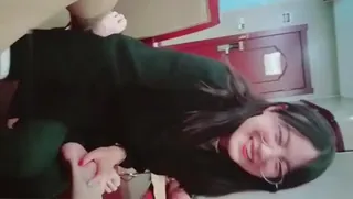 猫咪av站栏目：百度云泄密 看似乖乖女的贵州师范学院刘x娟带着作业本就去和社会混混男友开房，她俩肯定有故事 精彩封面