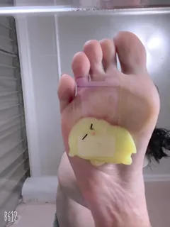 正在播放：玉足踩小黄人 (猫咪av站频道)