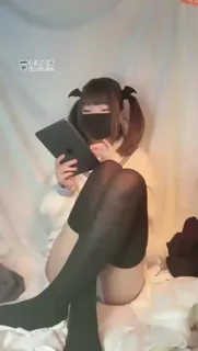 可爱双马尾萝莉黑丝玉足诱惑 完整无删减版在线看