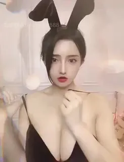 【猫咪av站】#虎牙  古阿扎 巨乳定制 兔耳 现场高清截图