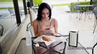 91社区热议作品：路边搭讪一个小骚货 实拍