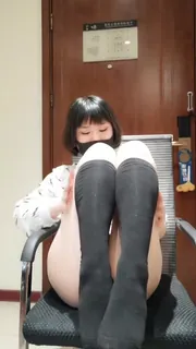 短发骚货自慰 - 高清在线观看