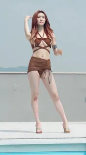 91社区热议作品：修长身材嫩模拍摄 实拍