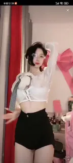 正在播放：#抖音 #咩咩 直播骚舞 第二弹_黑短裤 (猫咪av站频道)